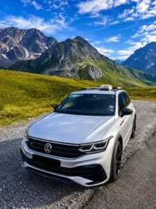 Taxi Aigle Blanc dans les montagnes